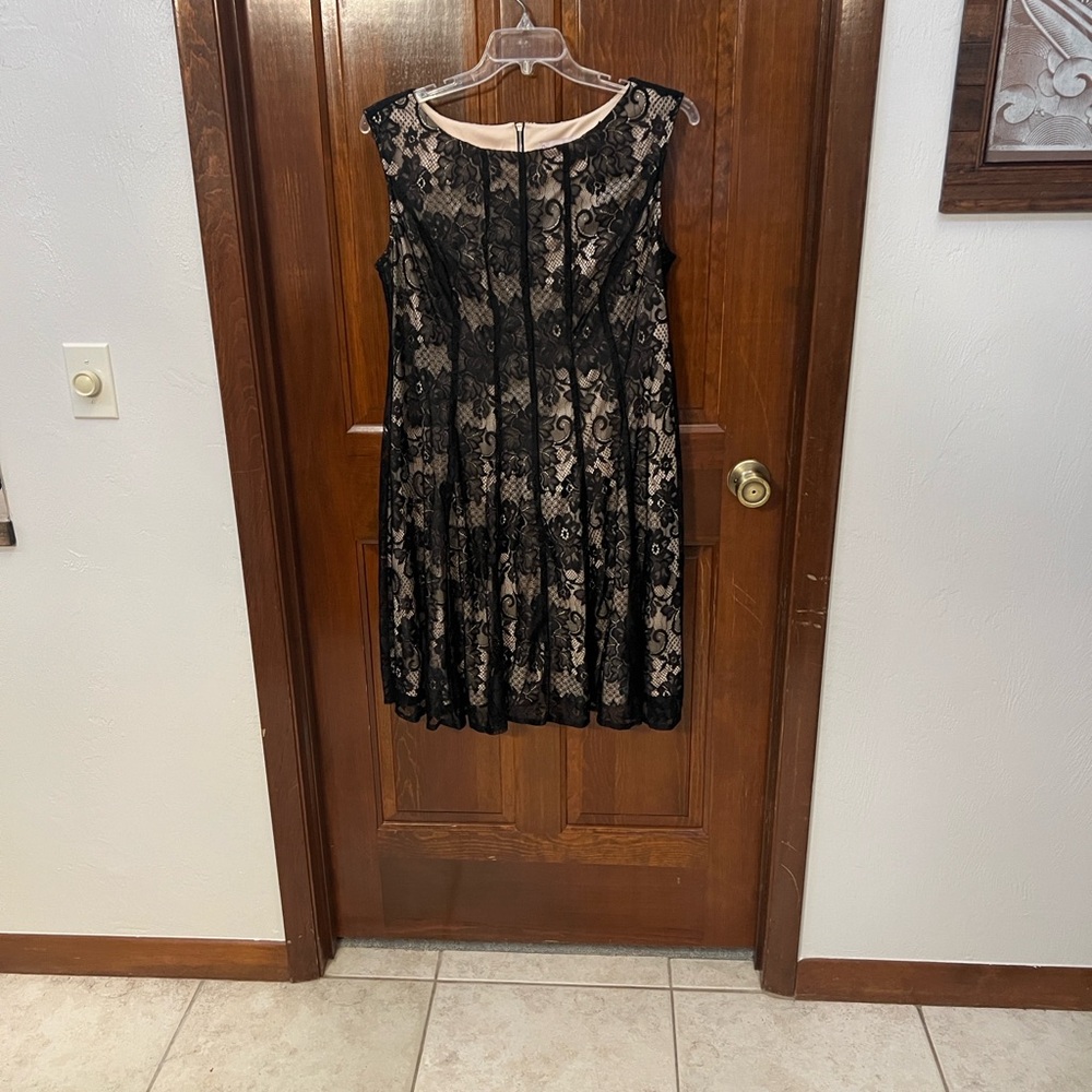 Chic Black Lace Midi Dress